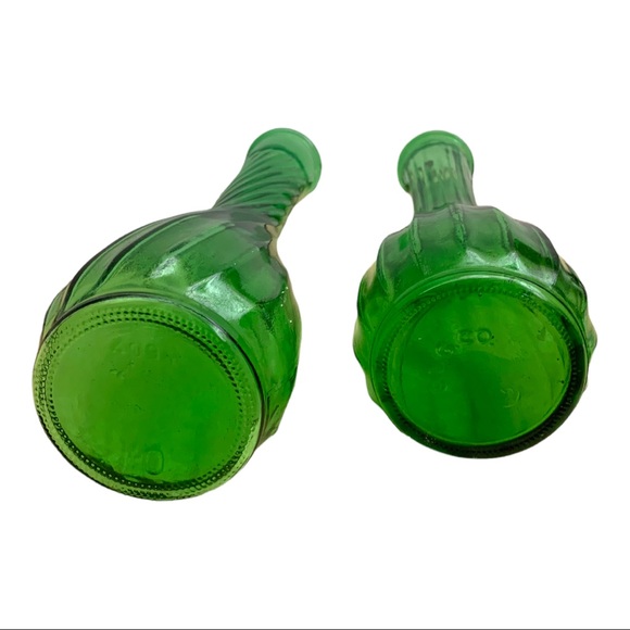 VTG Hoosier Emerald Green Glass Spiral & Ribbed Scallop Rim Bud Vase Set of Two - Picture 7 of 9